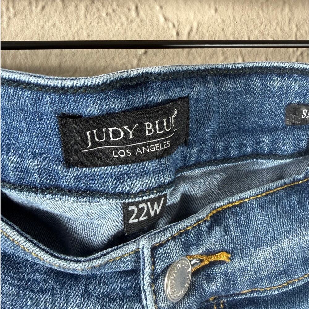 Judy Blue Size 22W Jeans Slim Fit Straight Leg Light Wash Whiskering Denim Pants - Picture 3 of 9
